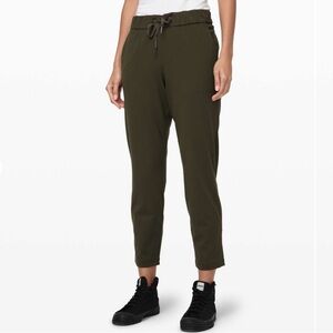 LULULEMON green on the fly 7/8 pant